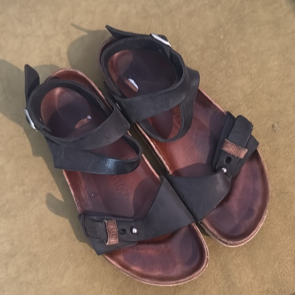 BIRKENSTOCK DELHI PREMIUM LEATHER SANDAL in Black 39 Narrow/8.5 - Picture 6 of 8